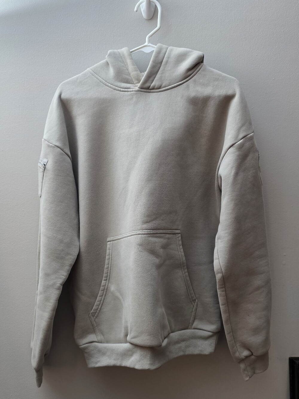 Comfrt Travel Essentials Hoodie - Size M, Stone
